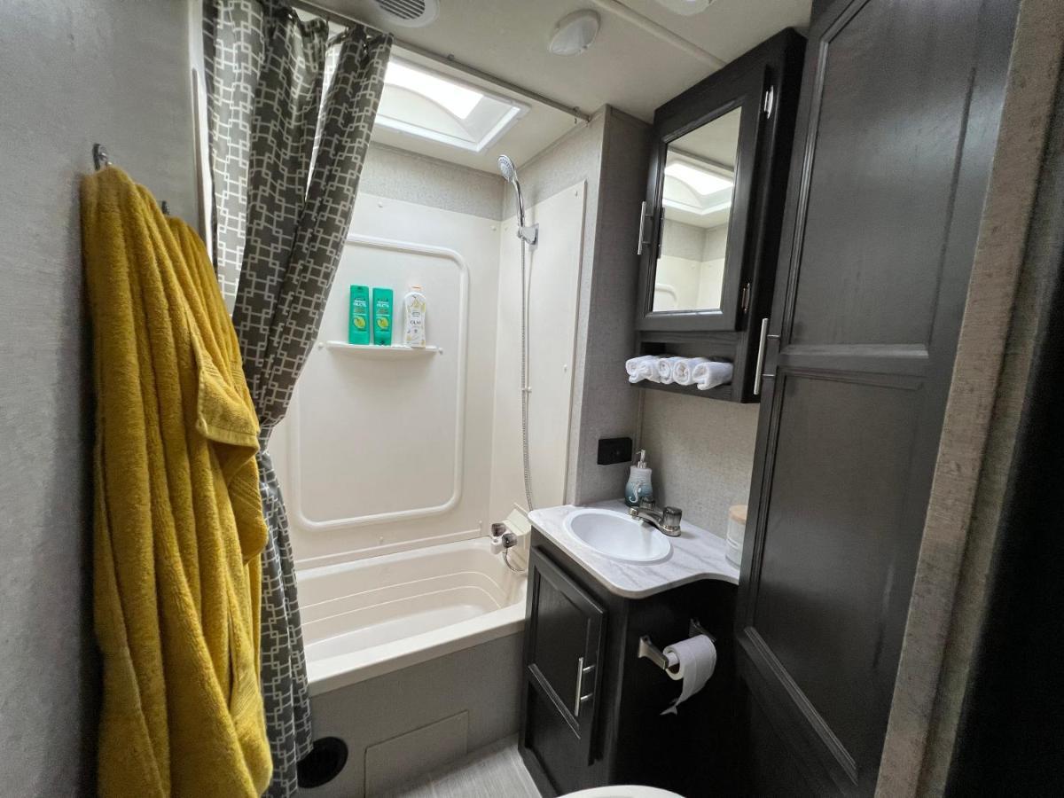 Lake Front Rv Experience Close To Port Canaveral And Kennedy Space Center Hotel Titusville Exterior foto