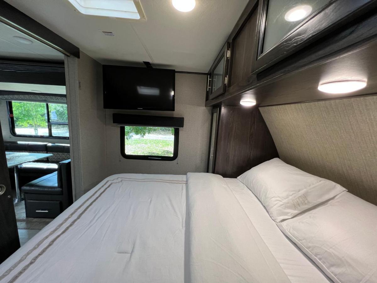 Lake Front Rv Experience Close To Port Canaveral And Kennedy Space Center Hotel Titusville Exterior foto