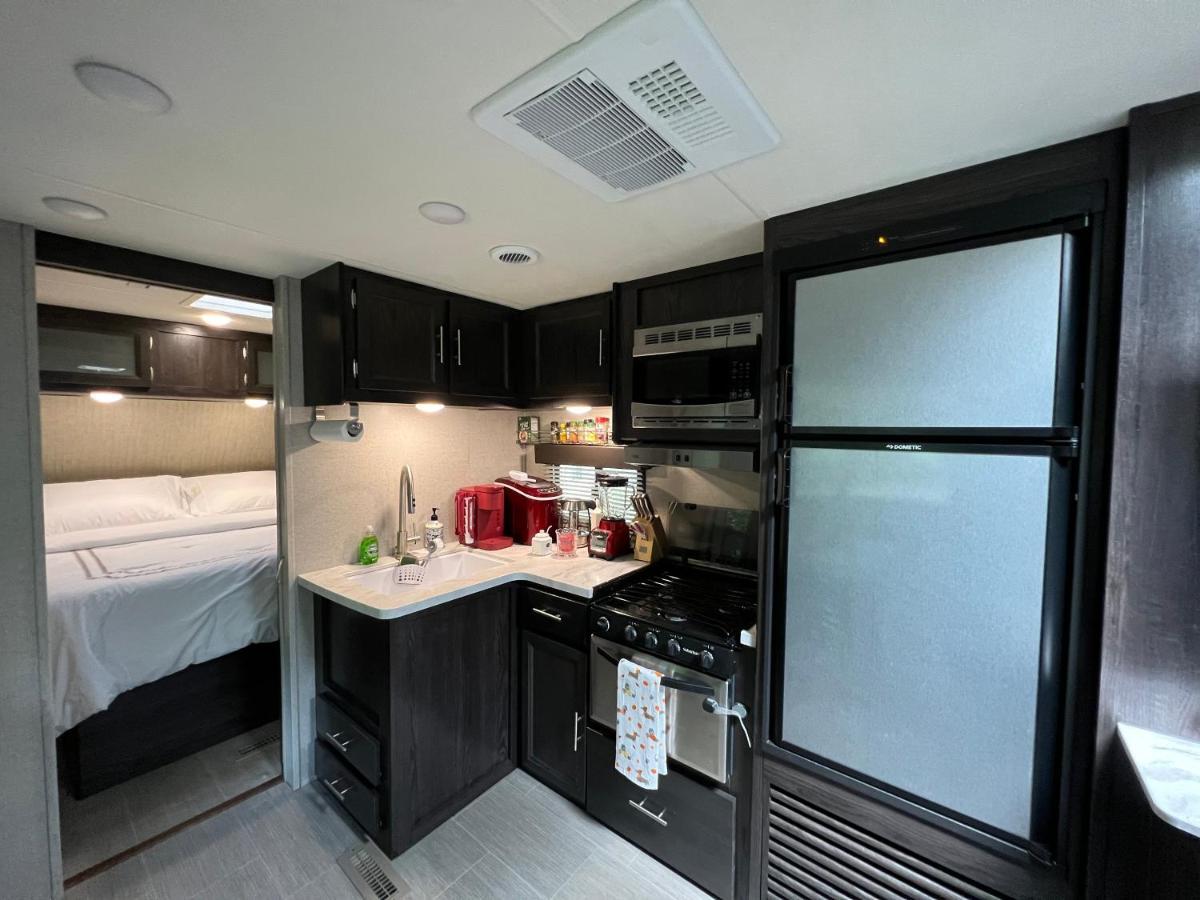 Lake Front Rv Experience Close To Port Canaveral And Kennedy Space Center Hotel Titusville Exterior foto