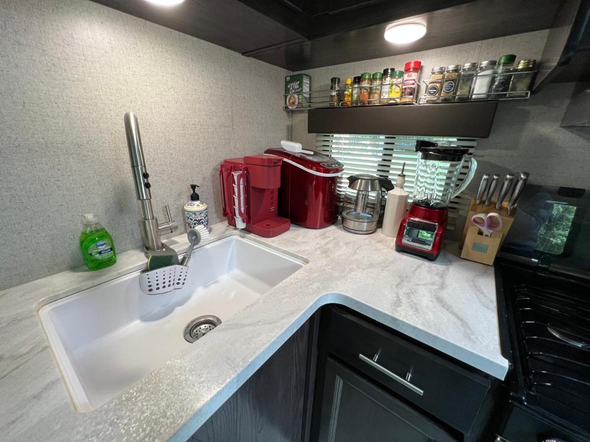 Lake Front Rv Experience Close To Port Canaveral And Kennedy Space Center Hotel Titusville Exterior foto