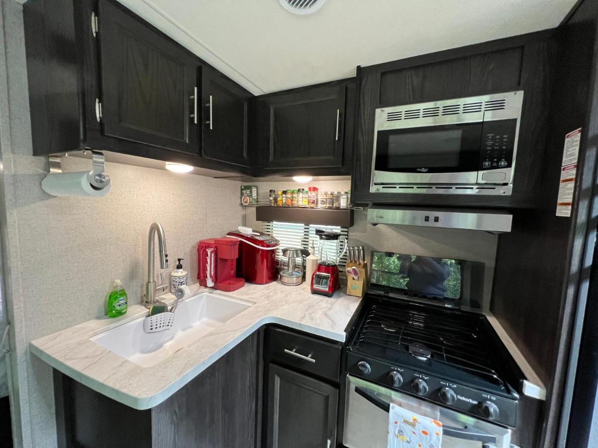 Lake Front Rv Experience Close To Port Canaveral And Kennedy Space Center Hotel Titusville Exterior foto